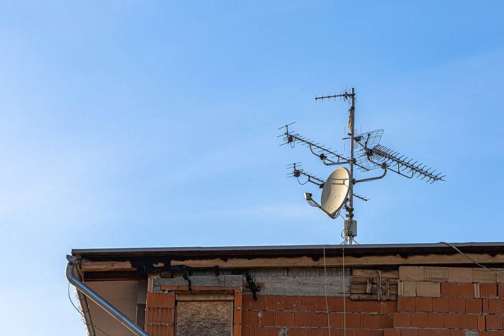 antenna on rooftop